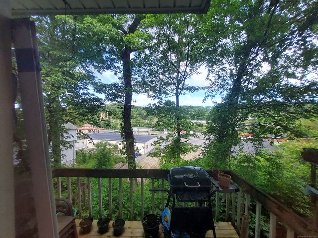 35 Pearl Lake Road APT B, Waterbury, CT 06706
