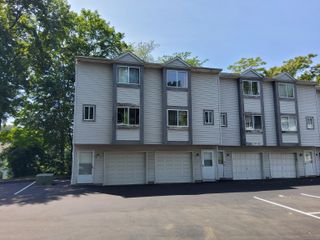35 Pearl Lake Road APT B, Waterbury, CT 06706