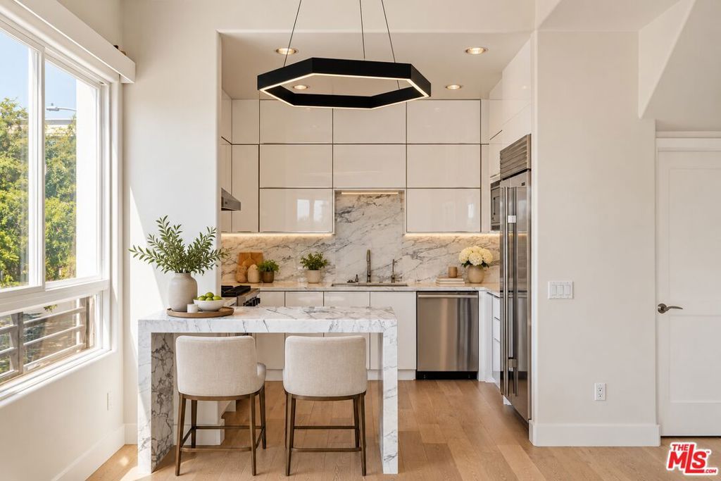 438 Arnaz Drive 106, Los Angeles, CA 90048 — exterior