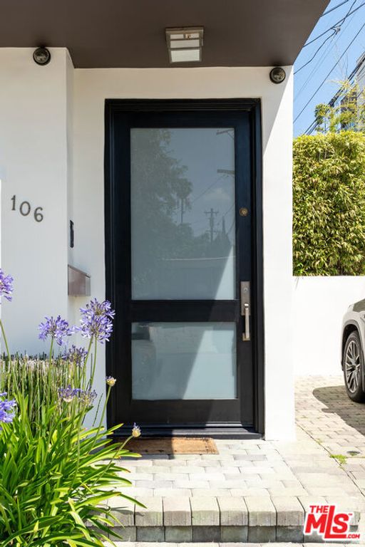 438 Arnaz Drive 106, Los Angeles, CA 90048 — photo 2
