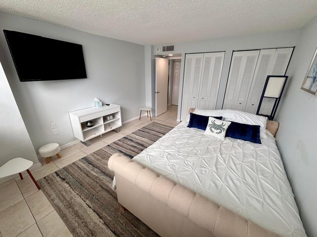5600 N FLAGLER Drive 2105, West Palm Beach, FL 33407