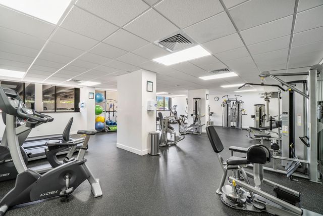 5600 N FLAGLER Drive 2105, West Palm Beach, FL 33407