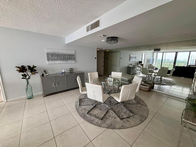 5600 N FLAGLER Drive 2105, West Palm Beach, FL 33407