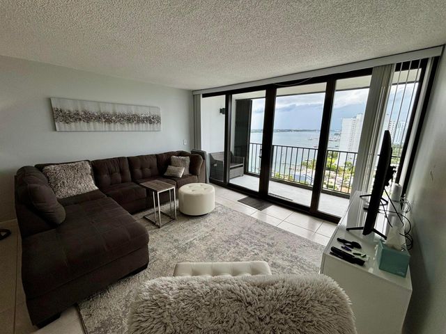 5600 N FLAGLER Drive 2105, West Palm Beach, FL 33407