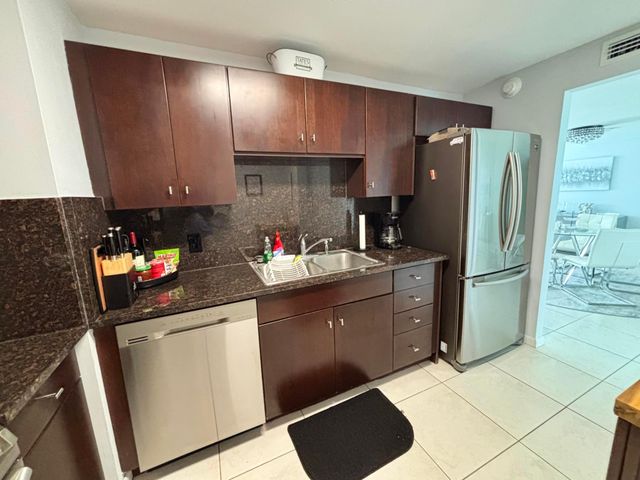 5600 N FLAGLER Drive 2105, West Palm Beach, FL 33407