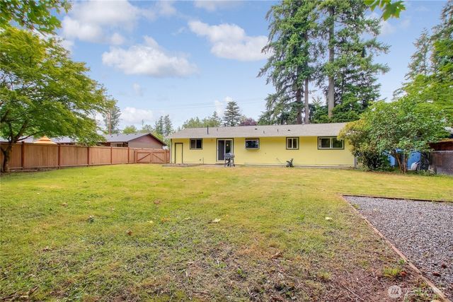 18233 SE 262nd Place, Covington, WA 98042