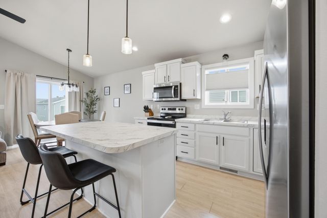 6769 70th Avenue S, Horace, ND 58047