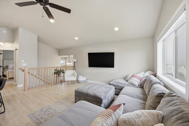 6769 70th Avenue S, Horace, ND 58047