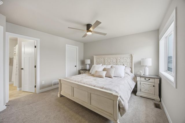 6769 70th Avenue S, Horace, ND 58047