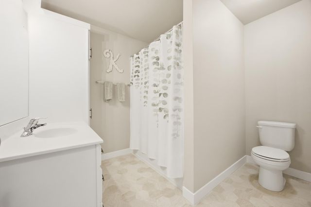 6769 70th Avenue S, Horace, ND 58047