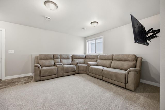 6769 70th Avenue S, Horace, ND 58047