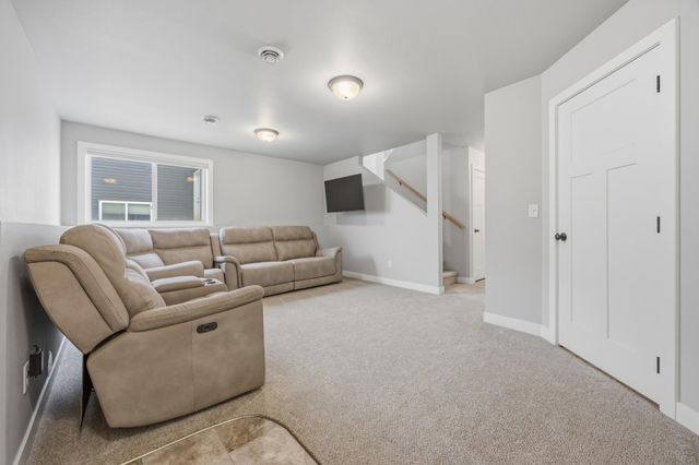 6769 70th Avenue S, Horace, ND 58047