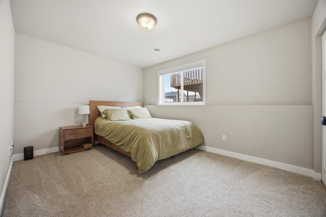 6769 70th Avenue S, Horace, ND 58047