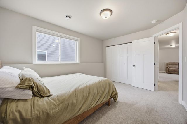 6769 70th Avenue S, Horace, ND 58047