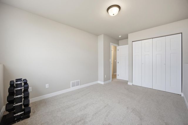 6769 70th Avenue S, Horace, ND 58047