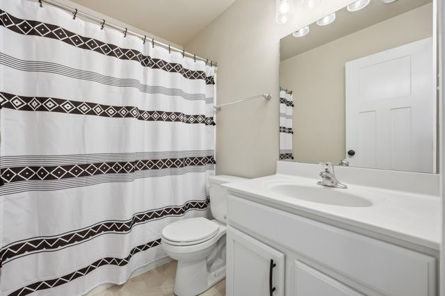 6769 70th Avenue S, Horace, ND 58047