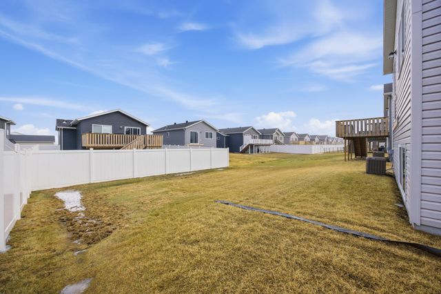 6769 70th Avenue S, Horace, ND 58047