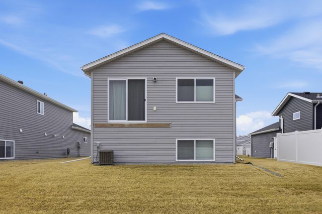 6769 70th Avenue S, Horace, ND 58047