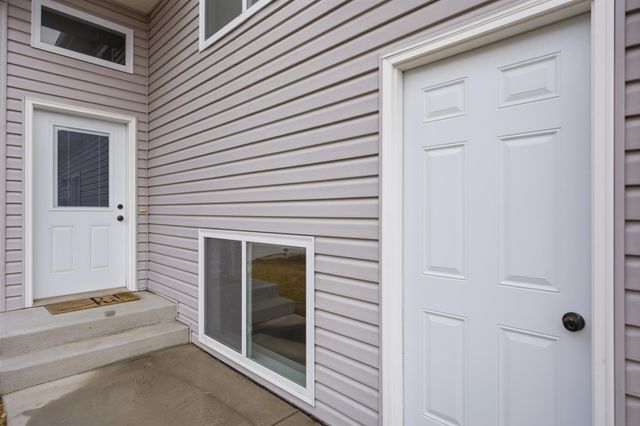 6769 70th Avenue S, Horace, ND 58047