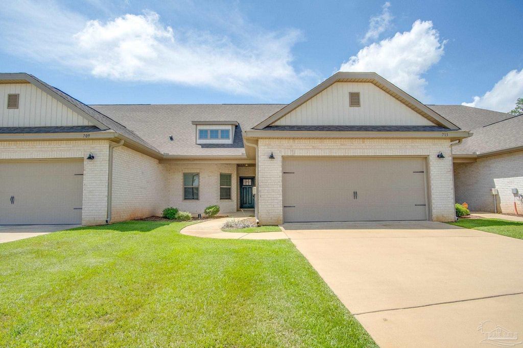 713 Brambling Ct, Cantonment, FL 32533