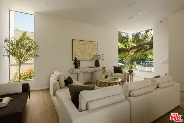 1125 Sanborn Avenue, Los Angeles, CA 90029