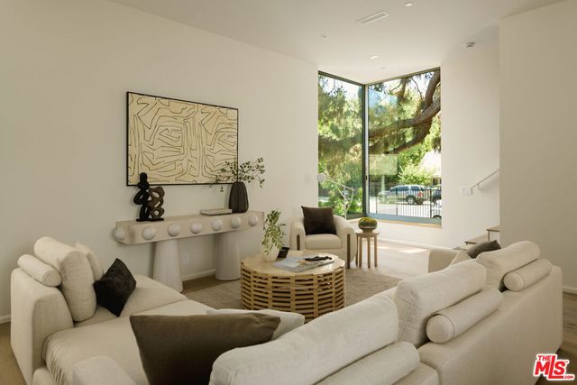 1125 Sanborn Avenue, Los Angeles, CA 90029