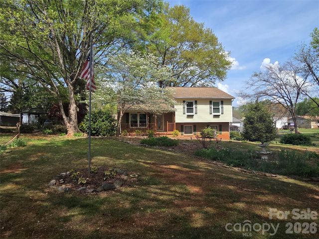 4709 Oakwood Circle, Gastonia, NC 28056