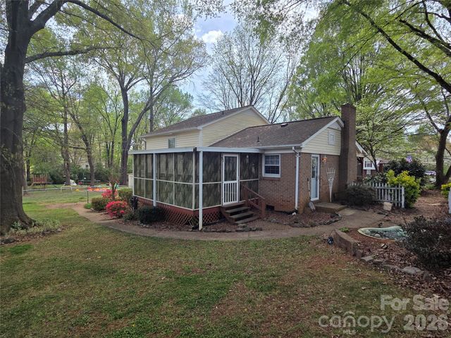 4709 Oakwood Circle, Gastonia, NC 28056