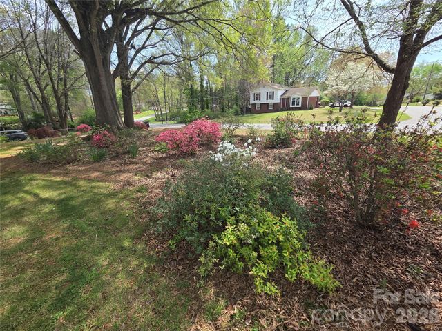 4709 Oakwood Circle, Gastonia, NC 28056