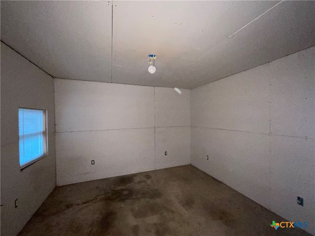 222 York Street, Yorktown, TX 78164