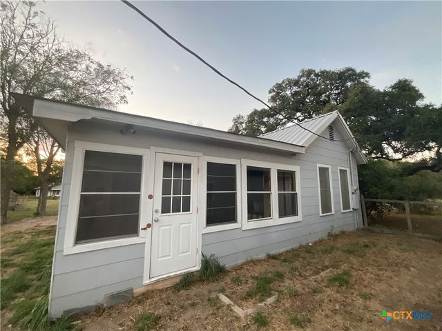 222 York Street, Yorktown, TX 78164