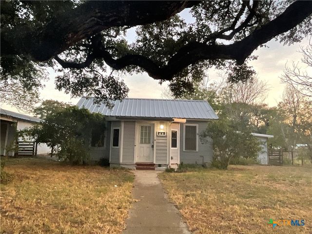 222 York Street, Yorktown, TX 78164