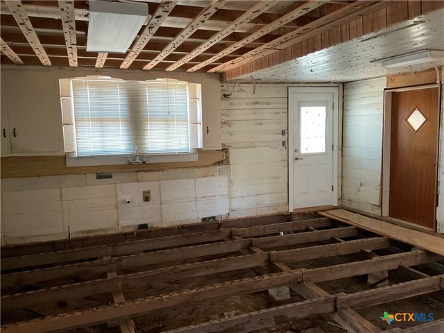 222 York Street, Yorktown, TX 78164