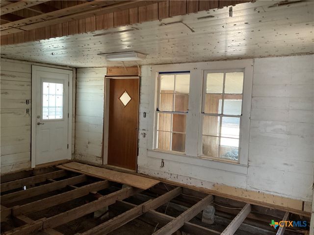 222 York Street, Yorktown, TX 78164