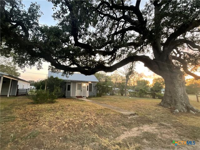 222 York Street, Yorktown, TX 78164