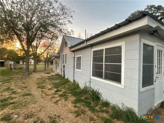 222 York Street, Yorktown, TX 78164