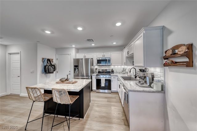 719 Pickled Pepper Place, Henderson, NV 89011