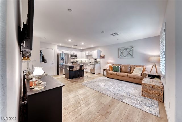 719 Pickled Pepper Place, Henderson, NV 89011