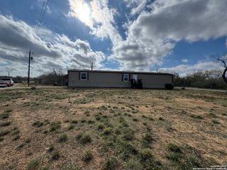 2605 County Road 101, Floresville, TX 78114
