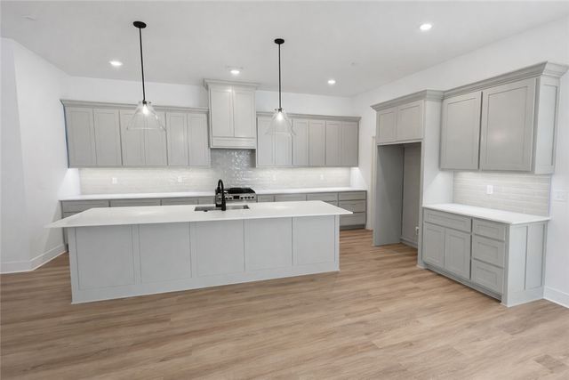 2319 S 31st Street, Rogers, AR 72758