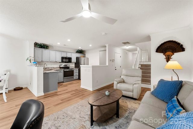 9977 Reindeer Way Lane, Charlotte, NC 28216