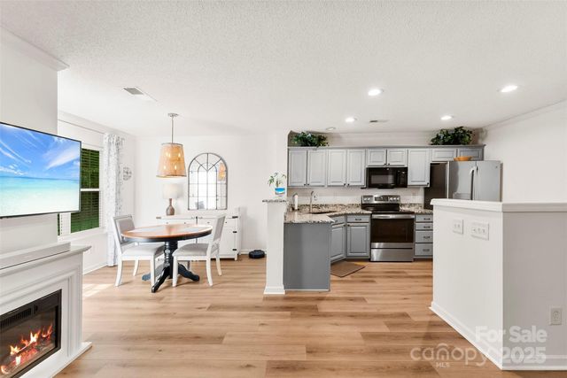 9977 Reindeer Way Lane, Charlotte, NC 28216