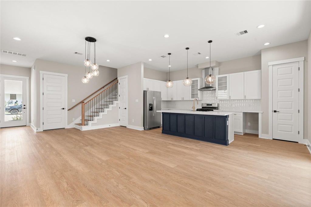 5915 Wheatley Hollow Lane, Houston, TX 77091