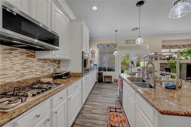 10662 Bonchester Hill Street, Las Vegas, NV 89141