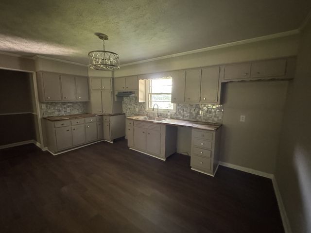 2385 Midway Rd, Smithville, TN 37166