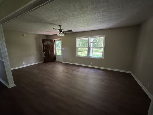 2385 Midway Rd, Smithville, TN 37166
