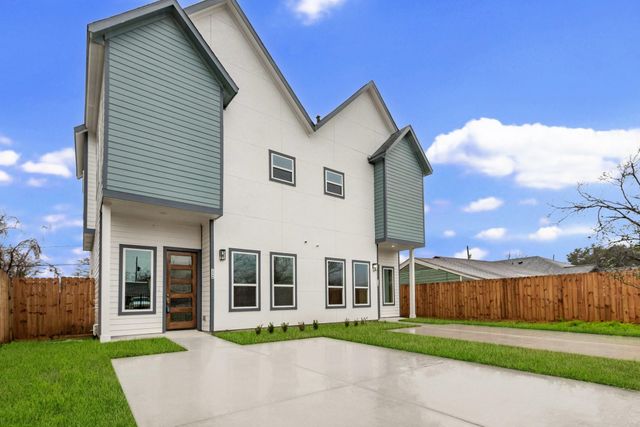 7315 Iwo Jima Road A, Houston, TX 77033