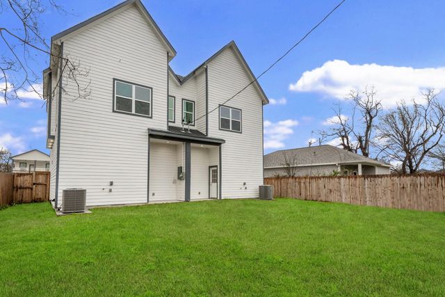 7315 Iwo Jima Road A, Houston, TX 77033