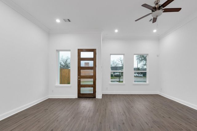 7315 Iwo Jima Road A, Houston, TX 77033