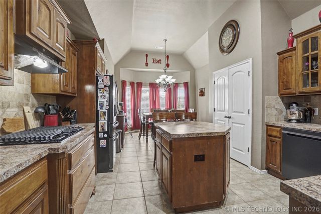 1640 E Boston Court, Broken Arrow, OK 74012